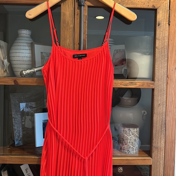New without tags, Banana Republic size 6 tomato red pleated maxi dress. - Picture 3 of 9